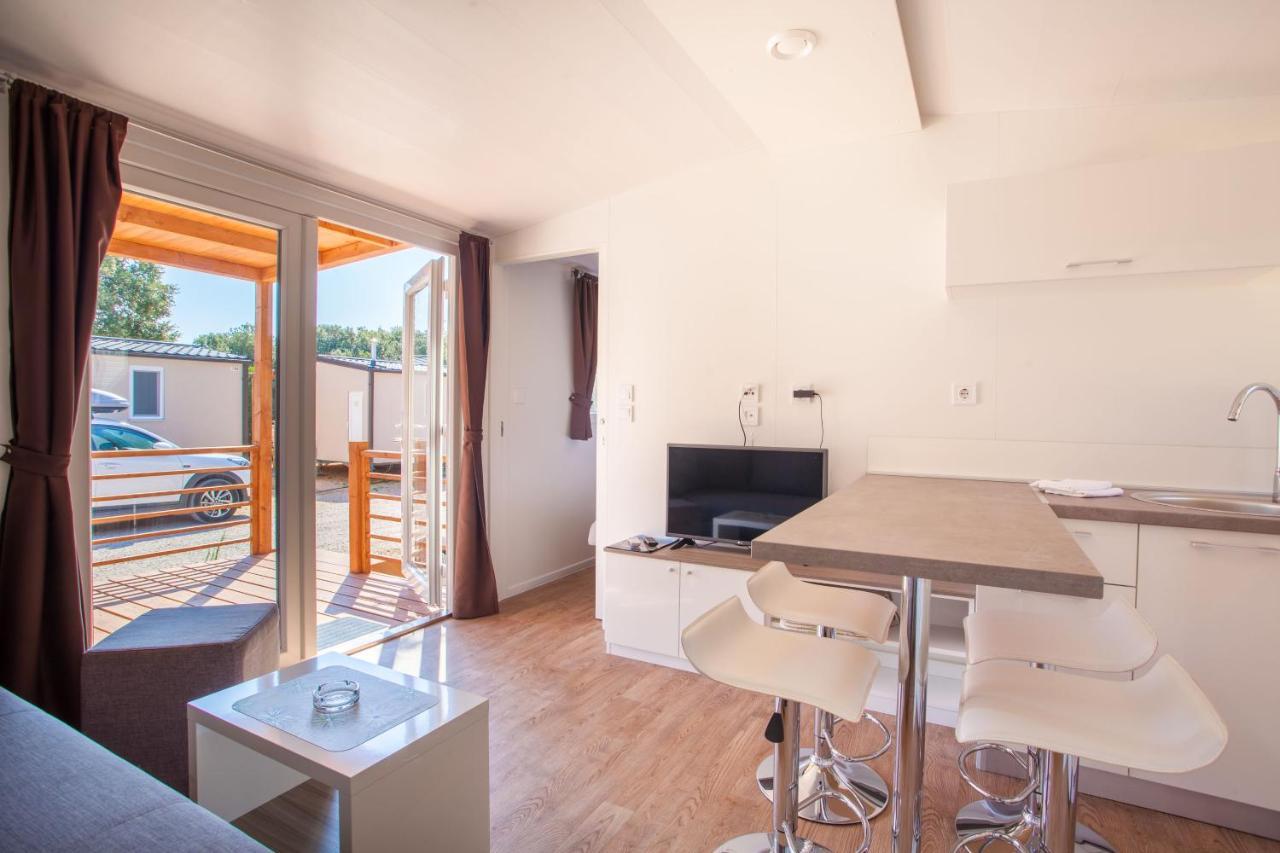 Mobile Homes Delta Marine At Campsite Rapoca 네레자인 외부 사진