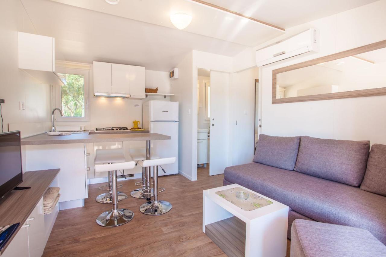 Mobile Homes Delta Marine At Campsite Rapoca 네레자인 외부 사진